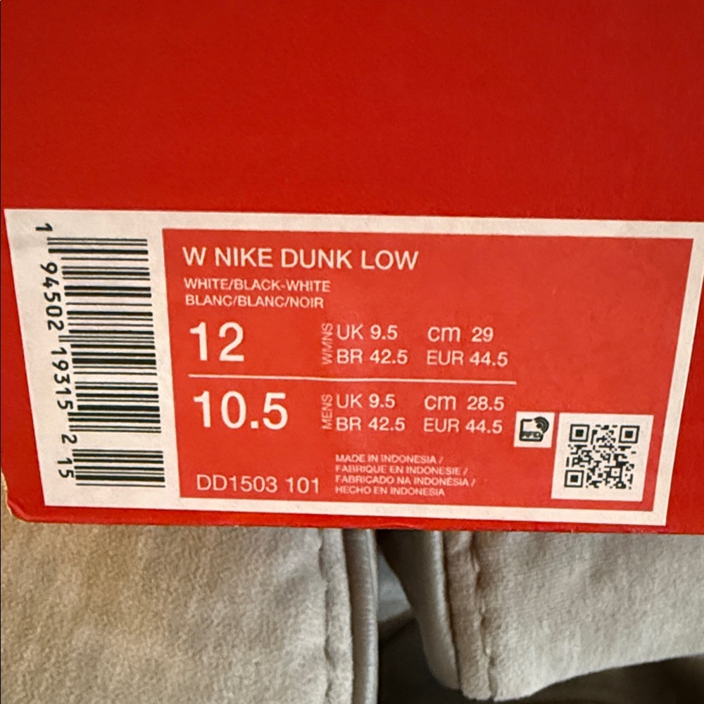 Nike Women's Black and White Athletic Sneakers - Picture 3 of 3